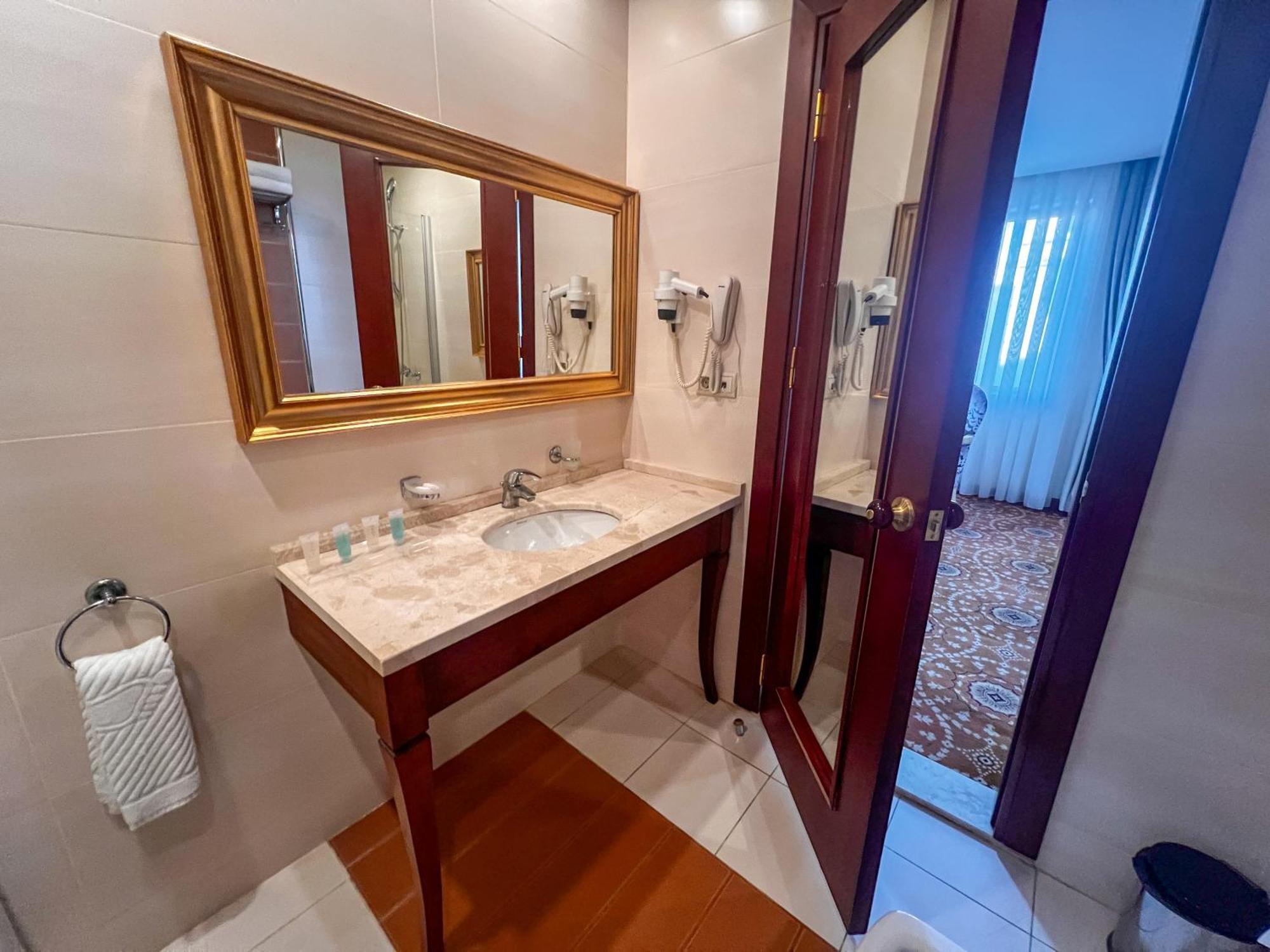 Atropat Old City Hotel Baku Bagian luar foto